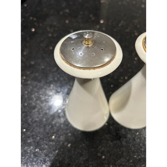 LENOX IVORY SALT SHAKER & PEPPER GRINDER - Picture 4 of 5